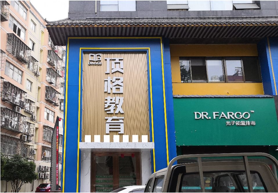 明光门头设计要符合门店特色。